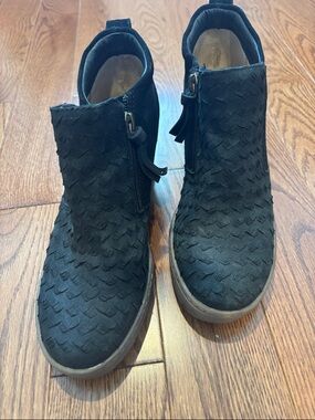 Sofft Black Textured Suede Ankle Booties with Side Tassel Zip